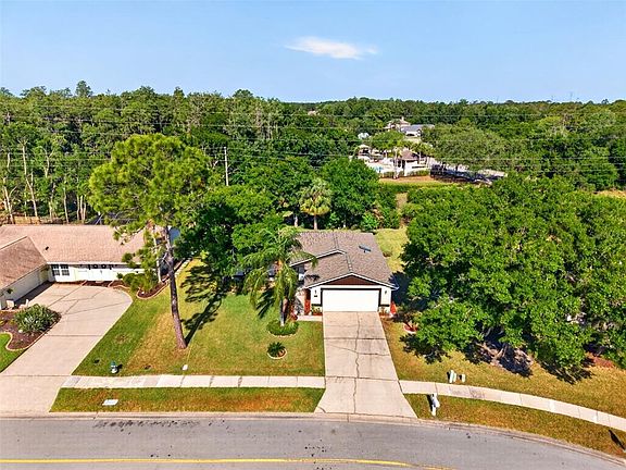 4th image of 549 Longwood Cir