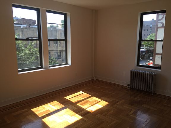 5th image of 33-10 Crescent St #1L