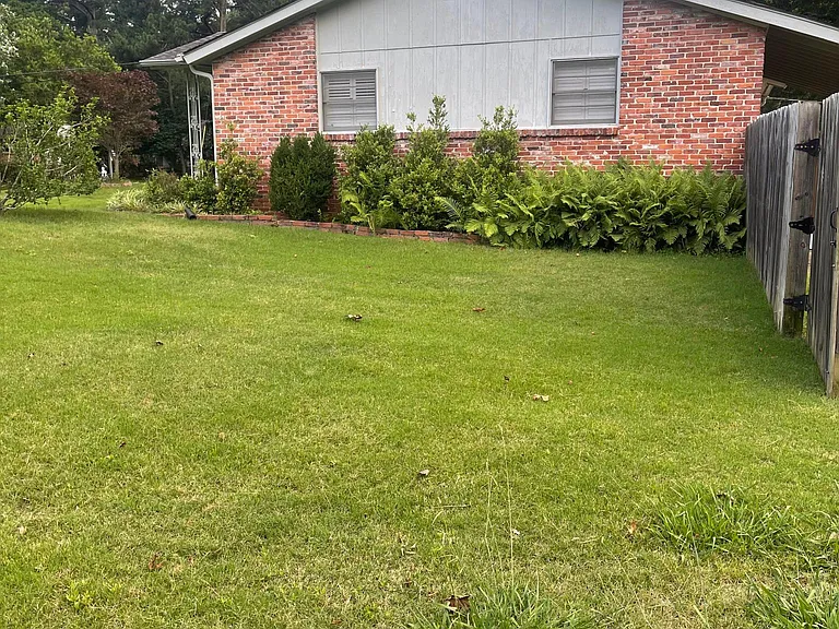 300 Willow Bend Rd — Photo 2