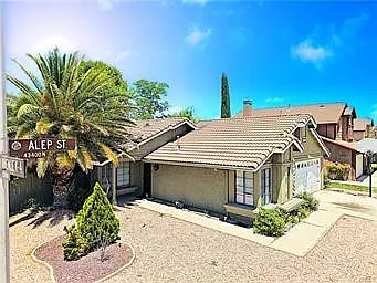 3 bed, 1370 sqft, $2,995 — Photo 4