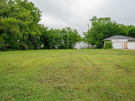2nd image of 317 W 11th Ave