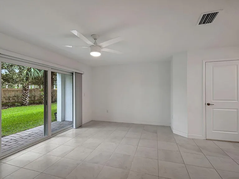 6851 Broadwater Ln — Photo 28