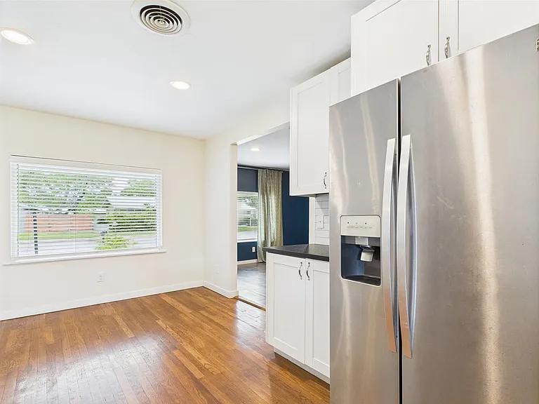 409 S Pear St — Photo 17