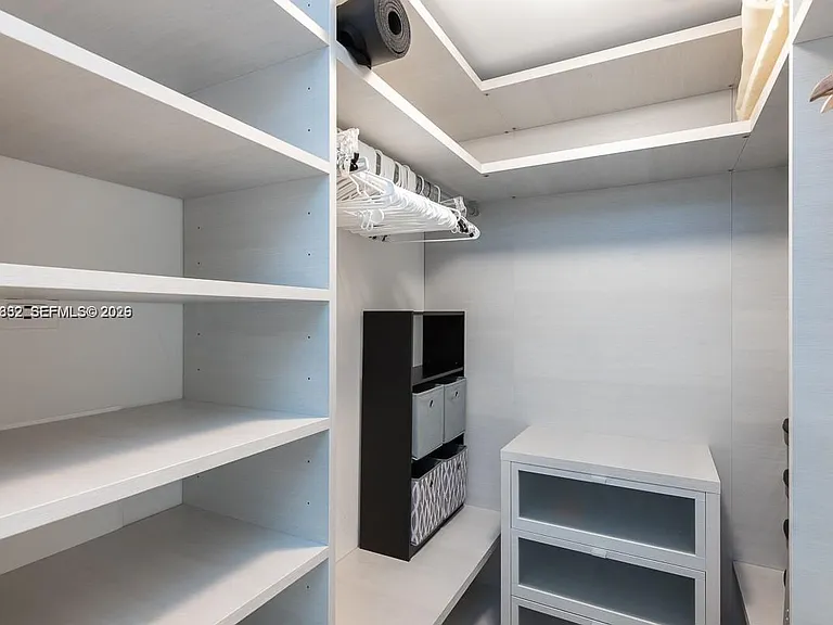 68 SE 6th St #3006 — Photo 8