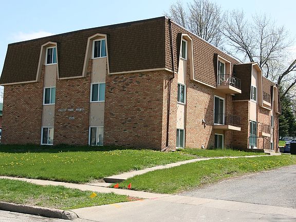 2nd image of 2000 Valley Park Dr APT 7
