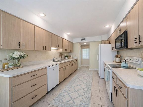 5th image of 3527 52ND AVENUE W