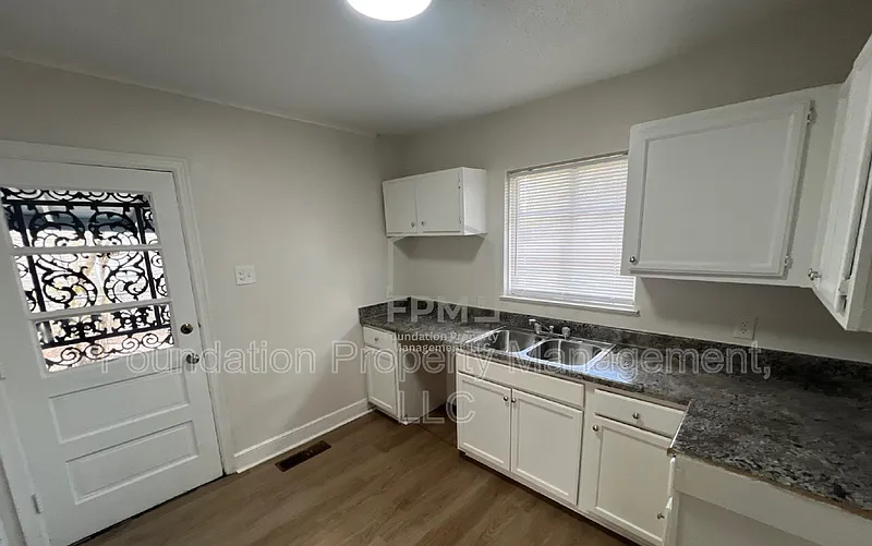 3 bed, 2.0 bath, 1919 sqft, $1,825 — Photo 4