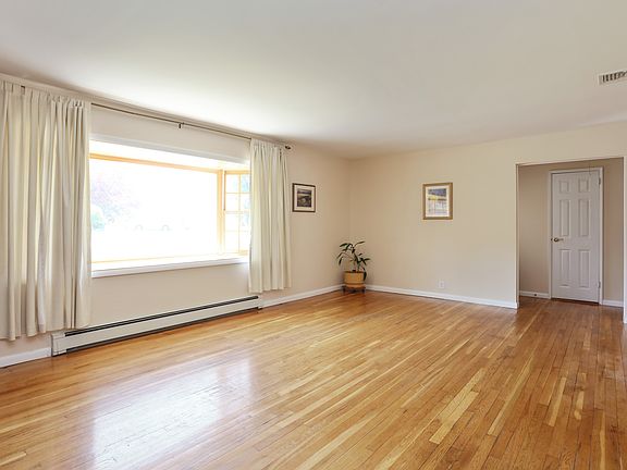 5th image of 1710 Paine St