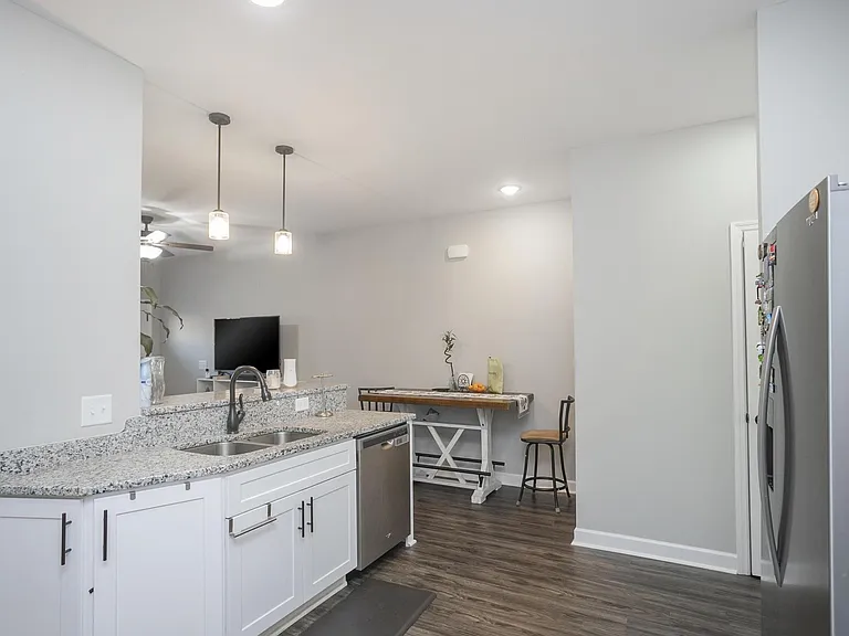 1003 Villa Cir — Photo 11