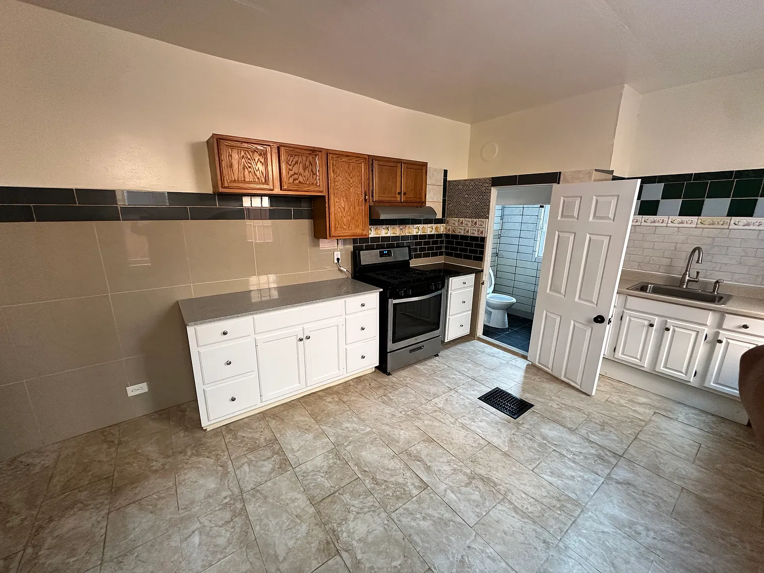 406 S Queen St — Photo 3