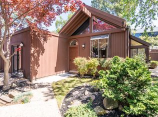 825 Bourbon Ct, Mountain View, CA 94041
