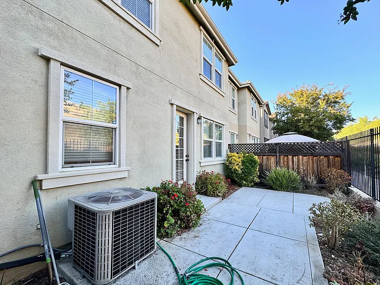 2455 Azevedo Ct — Photo 23