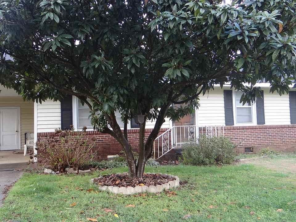 1st image of 206 E Dorchester Blvd