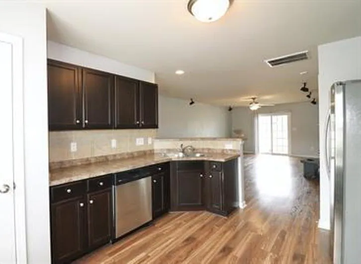 198 Collinwood Dr — Photo 14