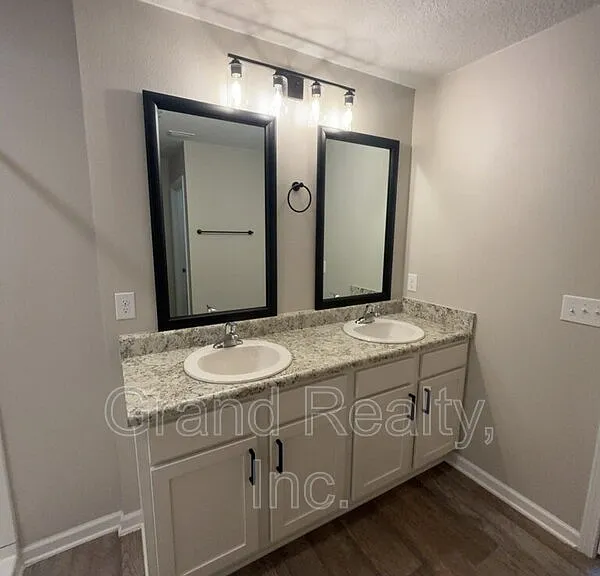5583 Guinevere Ln — Photo 13