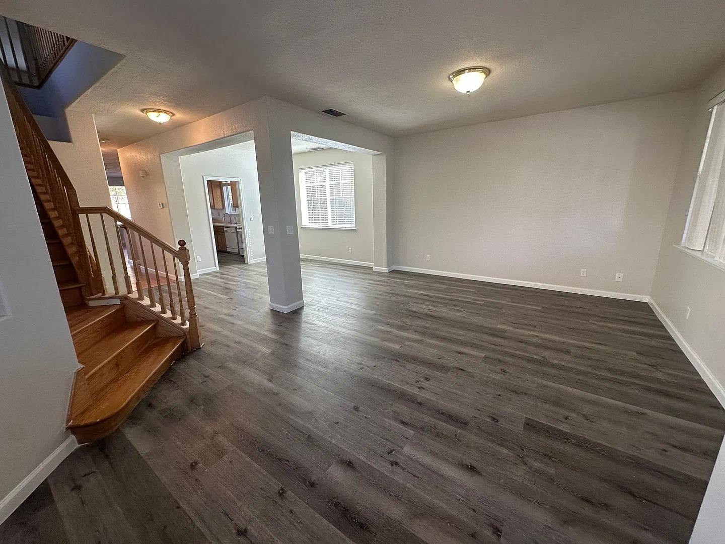 Five Bedroom Downstairs Junior Suite Tracy Home — Photo 2