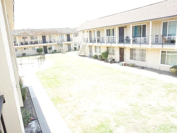 3rd image of 2420 Oxford Way #G44