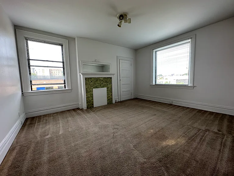 4821 Centre Avenue — Photo 8