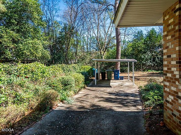 5th image of 2553 Delano Dr