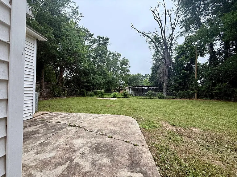 913 Leach St — Photo 11