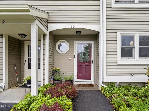 10 Redcoat Court, Halfmoon, NY 12065
