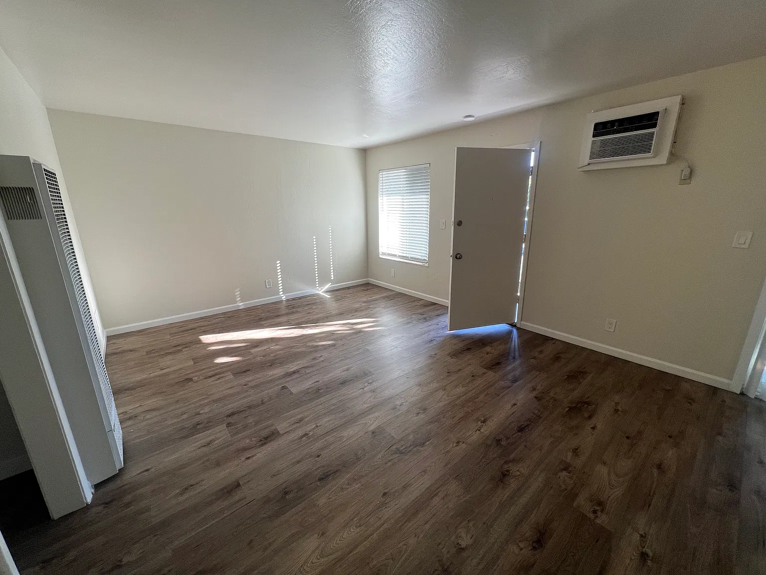 2 bed, 800 sqft, $2,050 — Photo 4