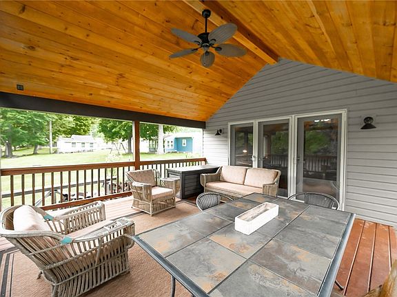 2nd image of 136-138 Paradise Dr