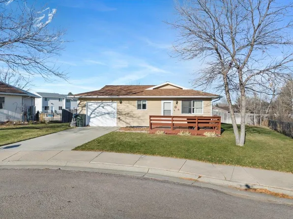 616 Janet Ct, Belle Fourche, SD 57717