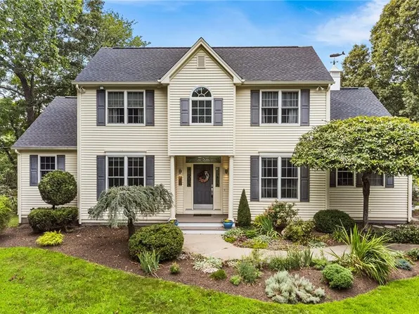 481 Glen Hill Dr, Saunderstown, RI 02874