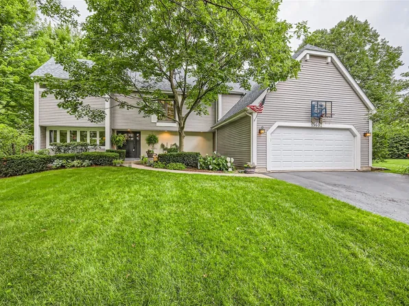 19602 W Martin Dr, Mundelein, IL 60060