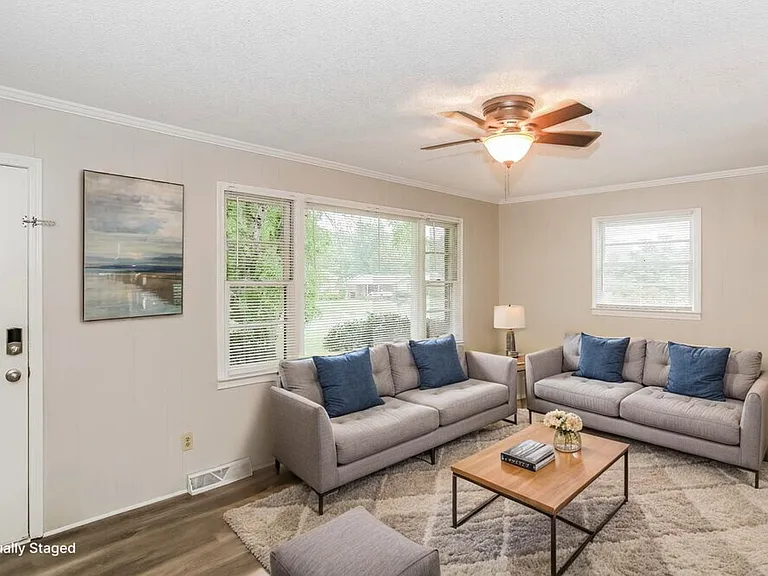 125 Pinevale Dr — Photo 4