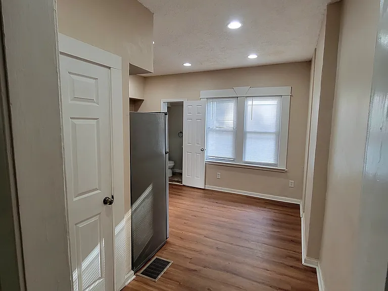 2266 Grandview Ave — Photo 4