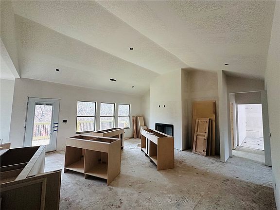5th image of 14 Tummell Dr