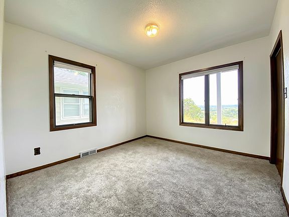 4th image of 1821 Grandview Ave