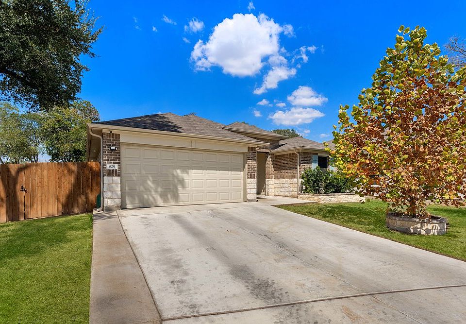 1st image of 829 Margay Loop