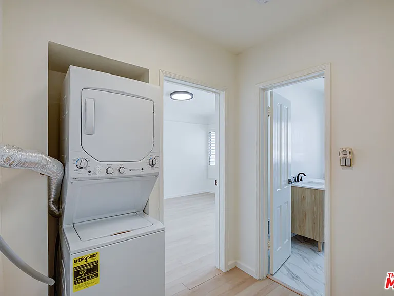 143 S Canon Dr #B — Photo 22