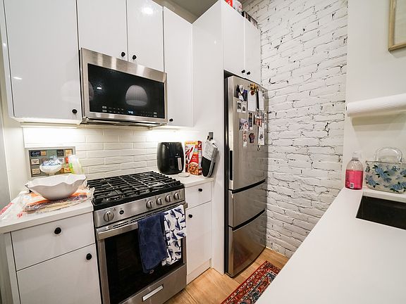 5th image of 308 Saratoga St