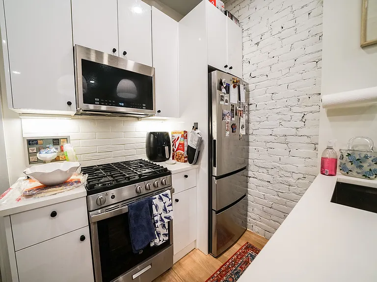 308 Saratoga St — Photo 5