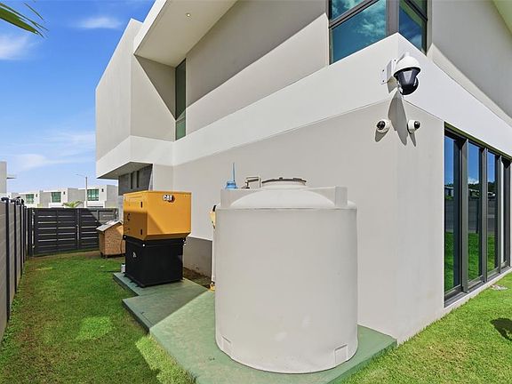 3rd image of 8 Acacia