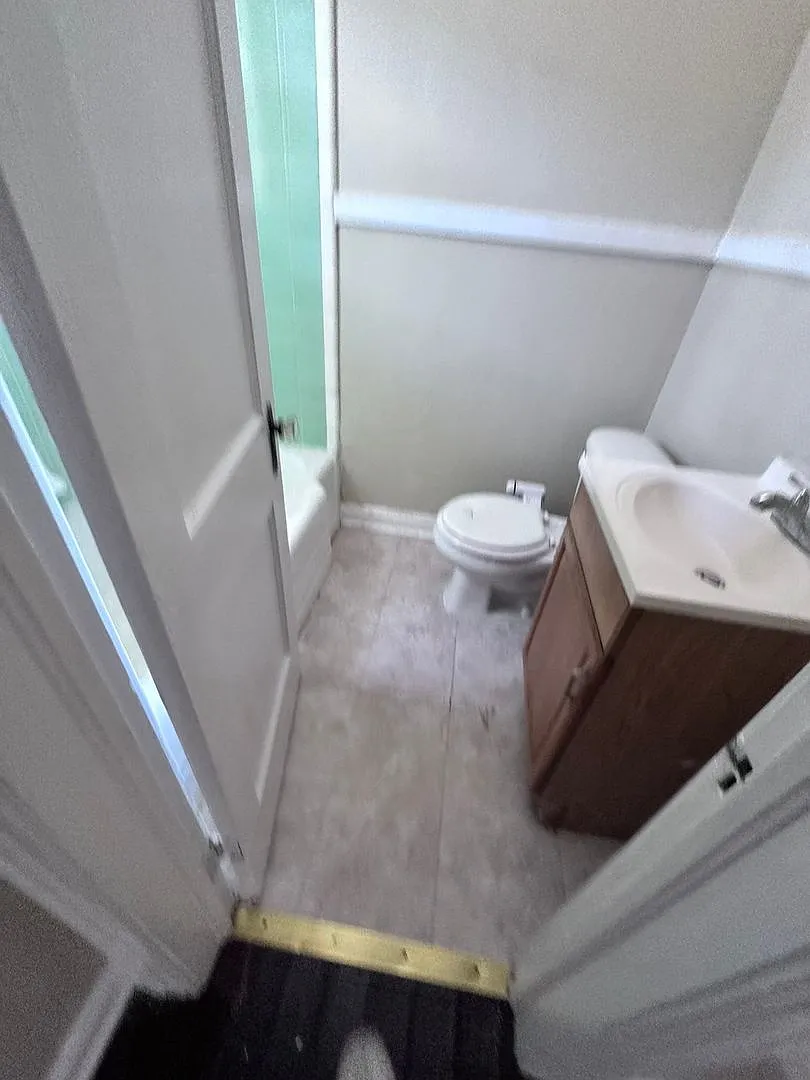1267 McDuff Ave S 6 Plex - 1263 McDuff Ave S — Photo 1