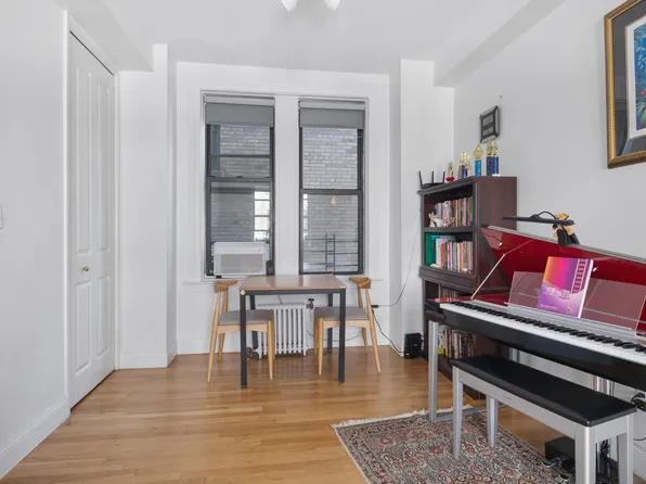 599 West End Avenue image 2 of 7