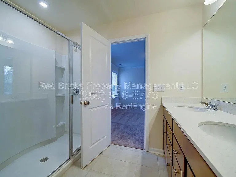 7015 Thornrose Dr — Photo 21
