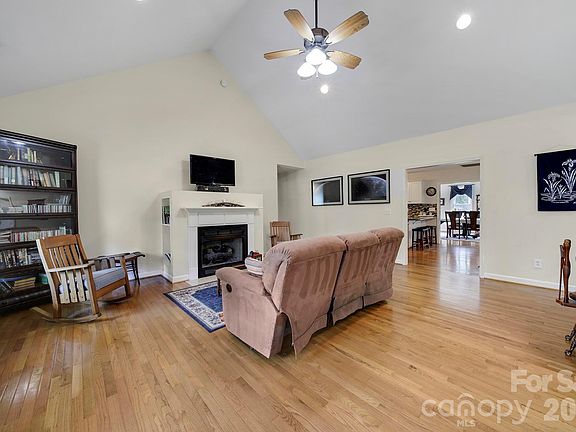 5th image of 530 Calabash Rd