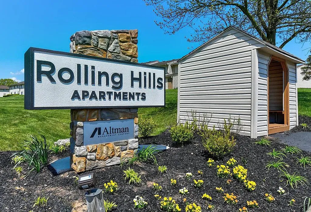 Rolling Hills Apartments — Photo 1