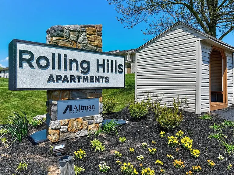 Rolling Hills Apartments — Photo 1