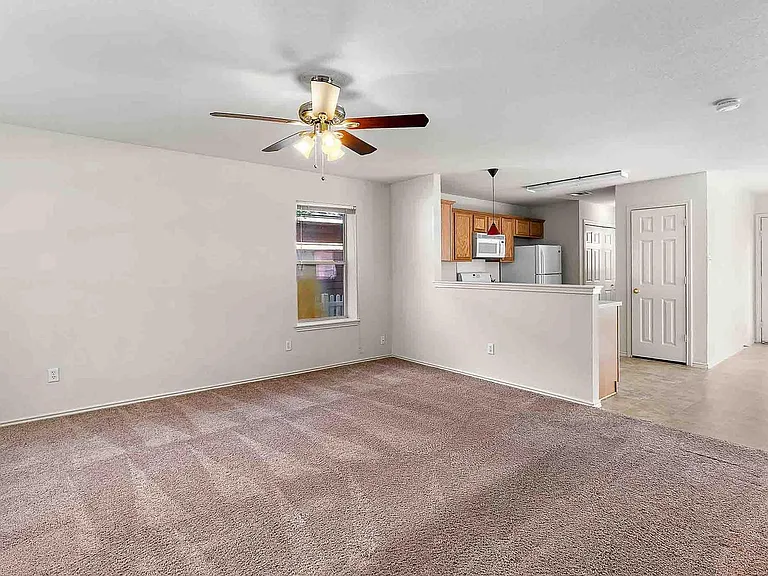 280 Strawn — Photo 4