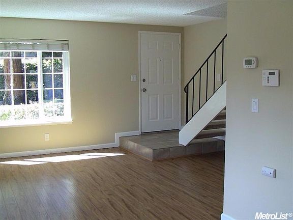 3rd image of 4048 Knoll Top Ct