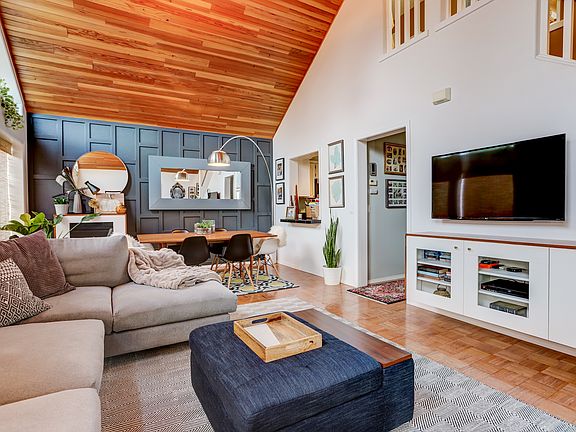 3rd image of 204 W 38th St
