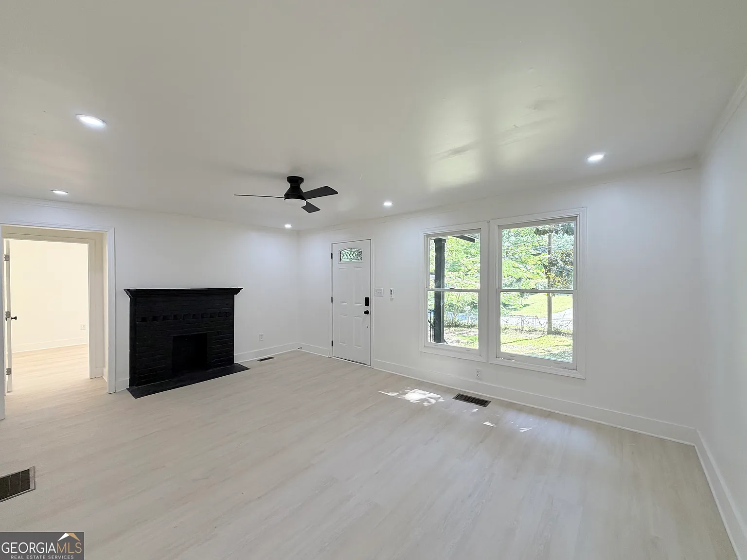 2 bed, 2.0 bath, 1432 sqft, $1,999 — Photo 2