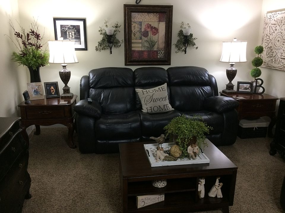 Large living room 16'x22'